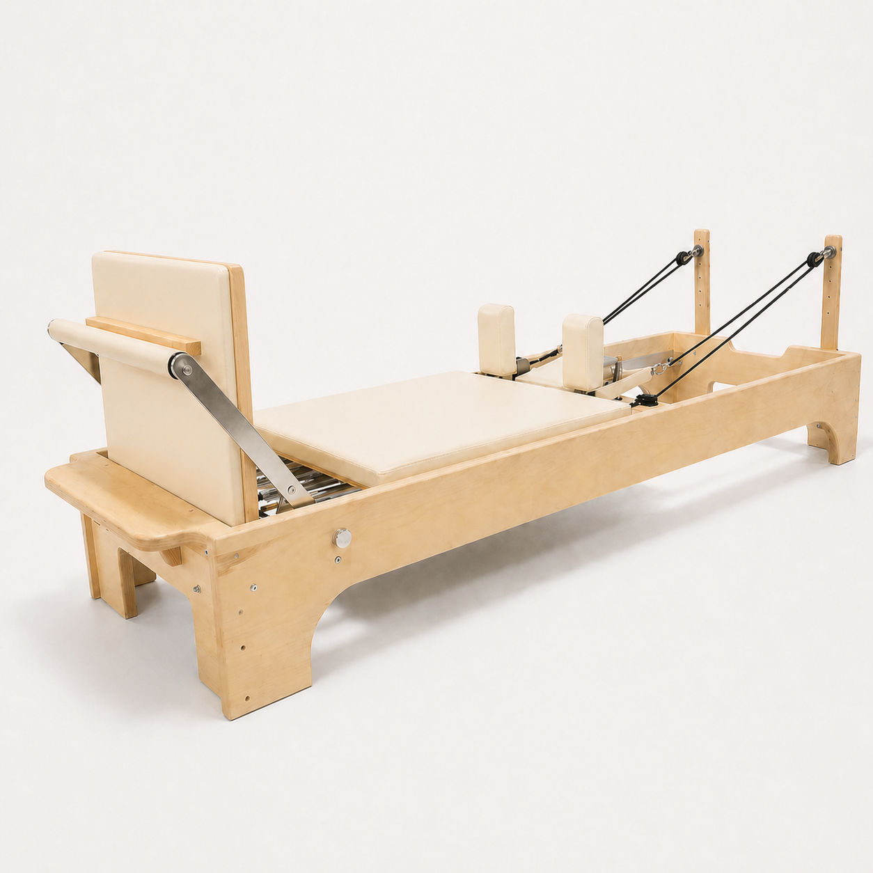 Bodylumina Premium Gold drveni pilates reformer s bež tapeciranom kliznom platformom, podesivim trakama, naslonima za ramena i footbar osloncem, profesionalna pilates sprava za reformer trening, istezanje, jačanje core mišića, stabilnost i oblikovanje tijela kod kuće ili u studiju.
