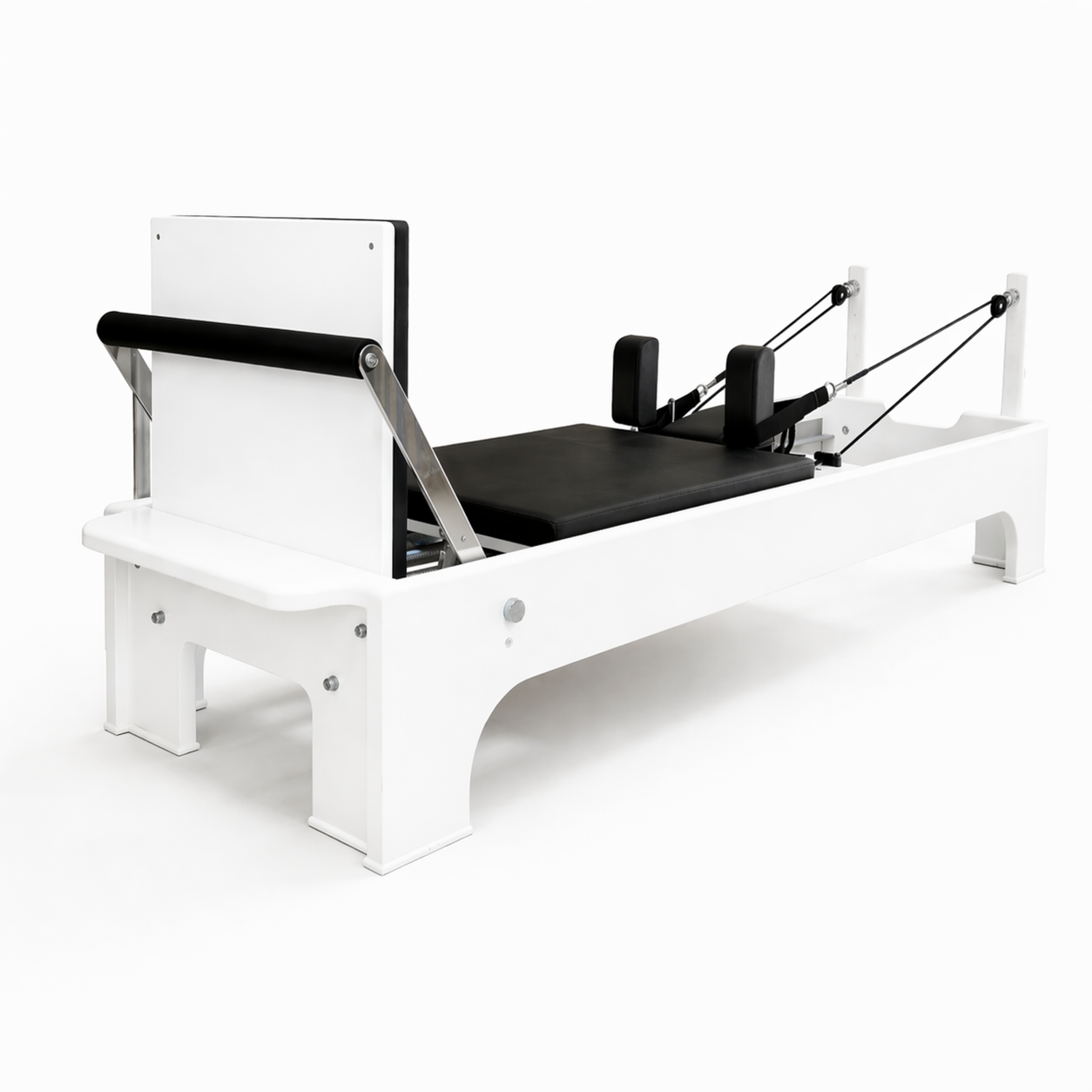 Bodylumina Premium Platinum crni pilates reformer s bež kliznom platformom, naslonima za ramena, podesivim trakama i footbar osloncem, profesionalna pilates sprava za reformer trening, jačanje core mišića, istezanje, stabilnost i oblikovanje tijela kod kuće ili u studiju.