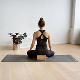Prirodni yoga blok od pluta ugodne teksture i toplog izgleda